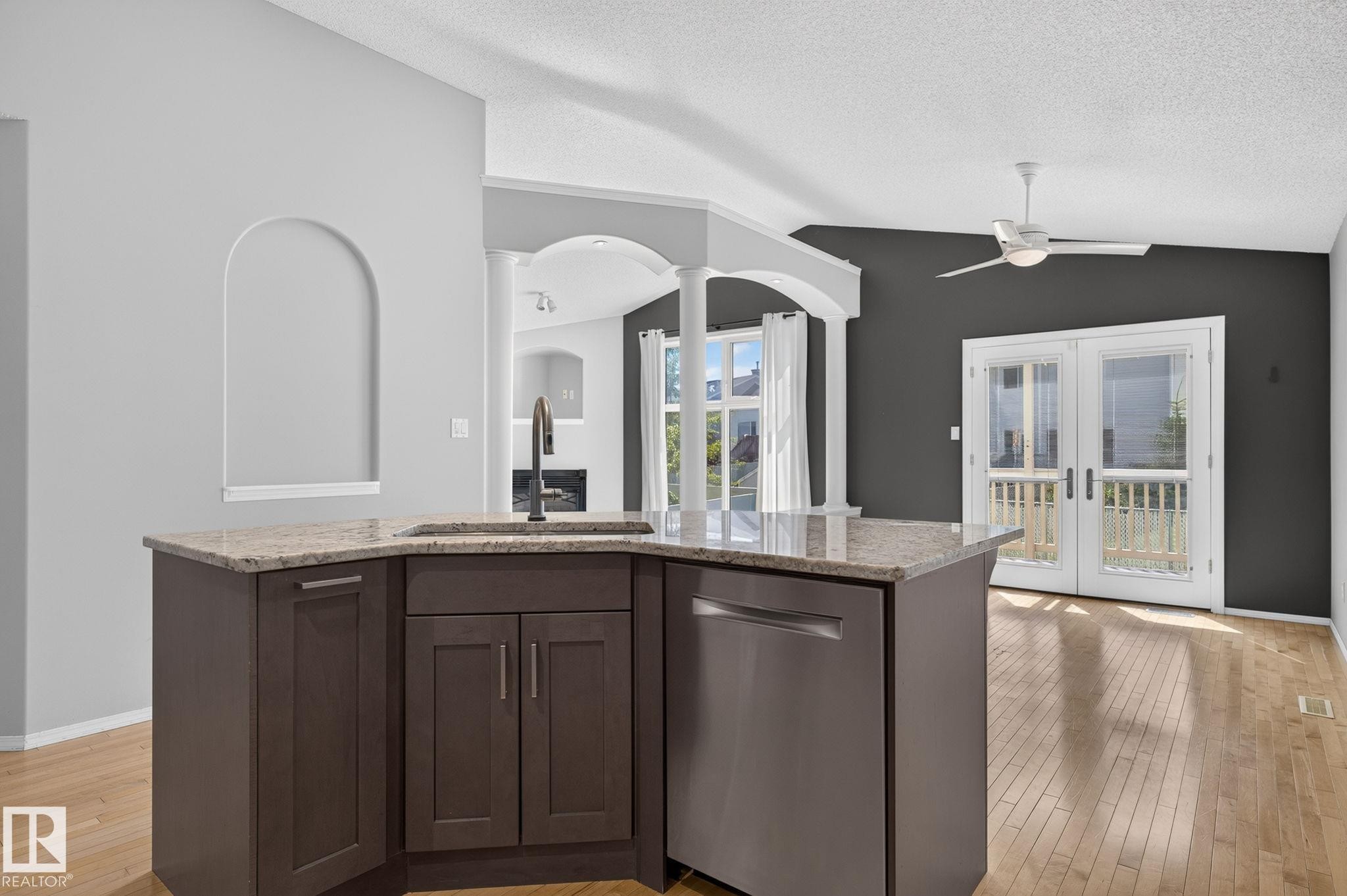 227 Wyman Lane Nw, Edmonton, AB - Indoor Photo Showing Kitchen