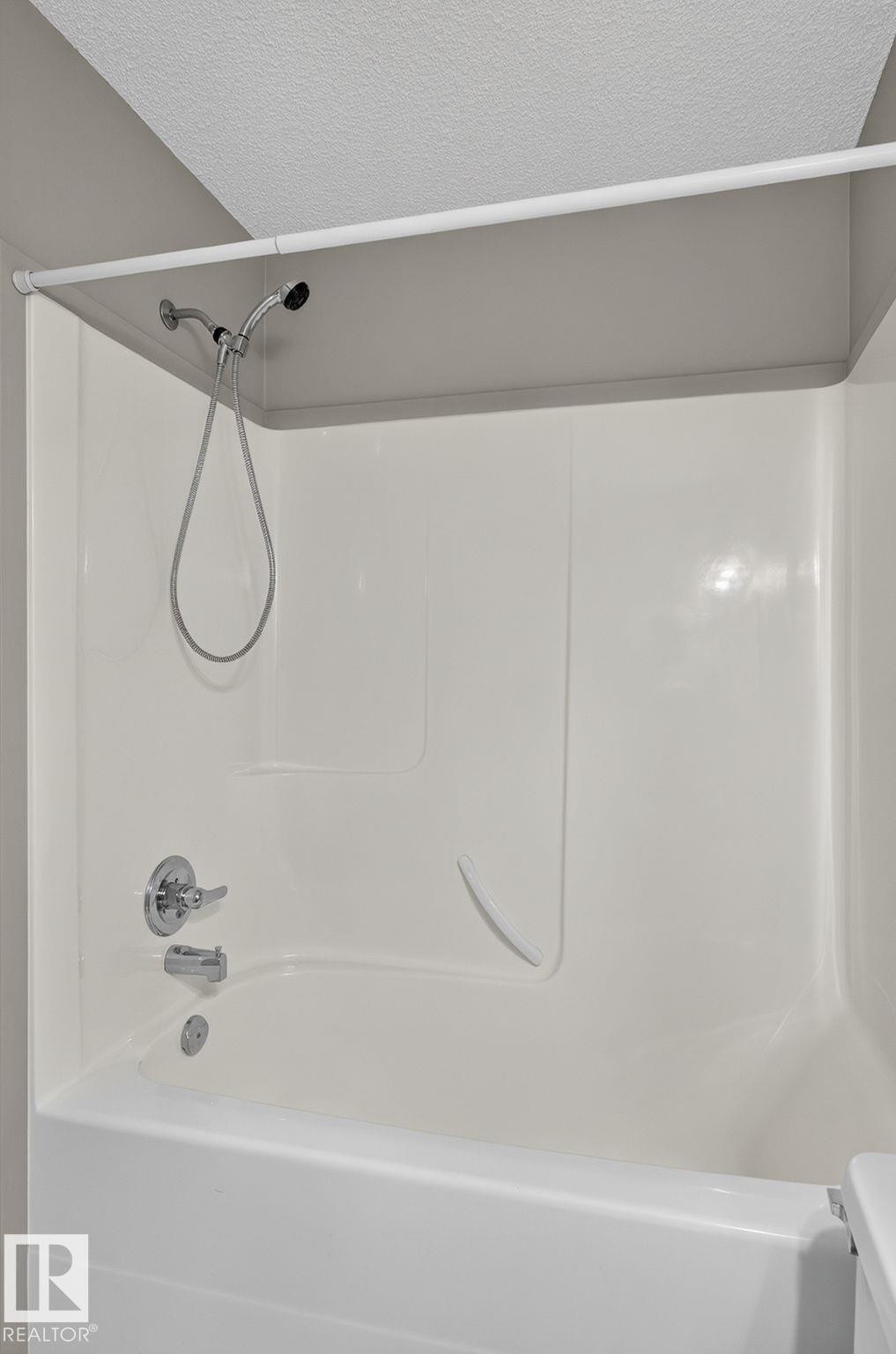 227 Wyman Lane Nw, Edmonton, AB - Indoor Photo Showing Bathroom