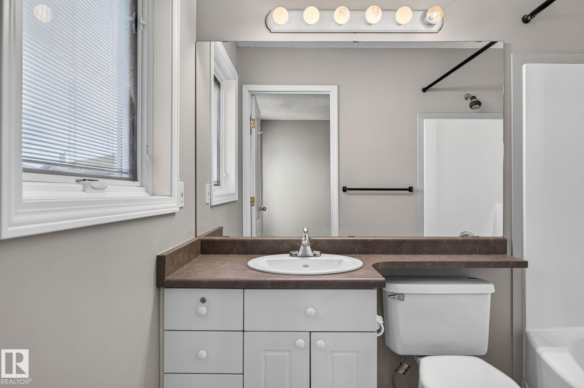227 Wyman Lane Nw, Edmonton, AB - Indoor Photo Showing Bathroom