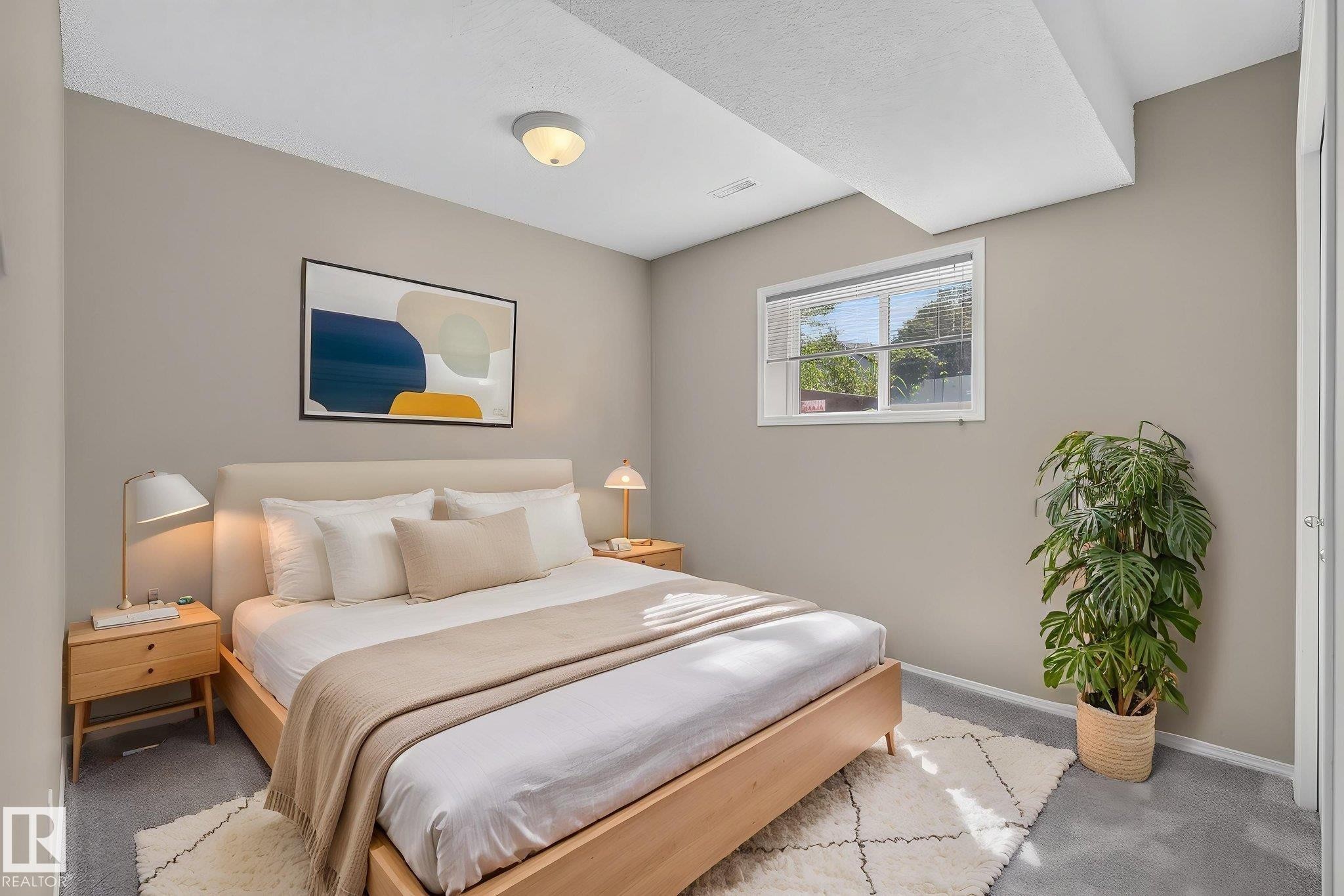 227 Wyman Lane Nw, Edmonton, AB - Indoor Photo Showing Bedroom