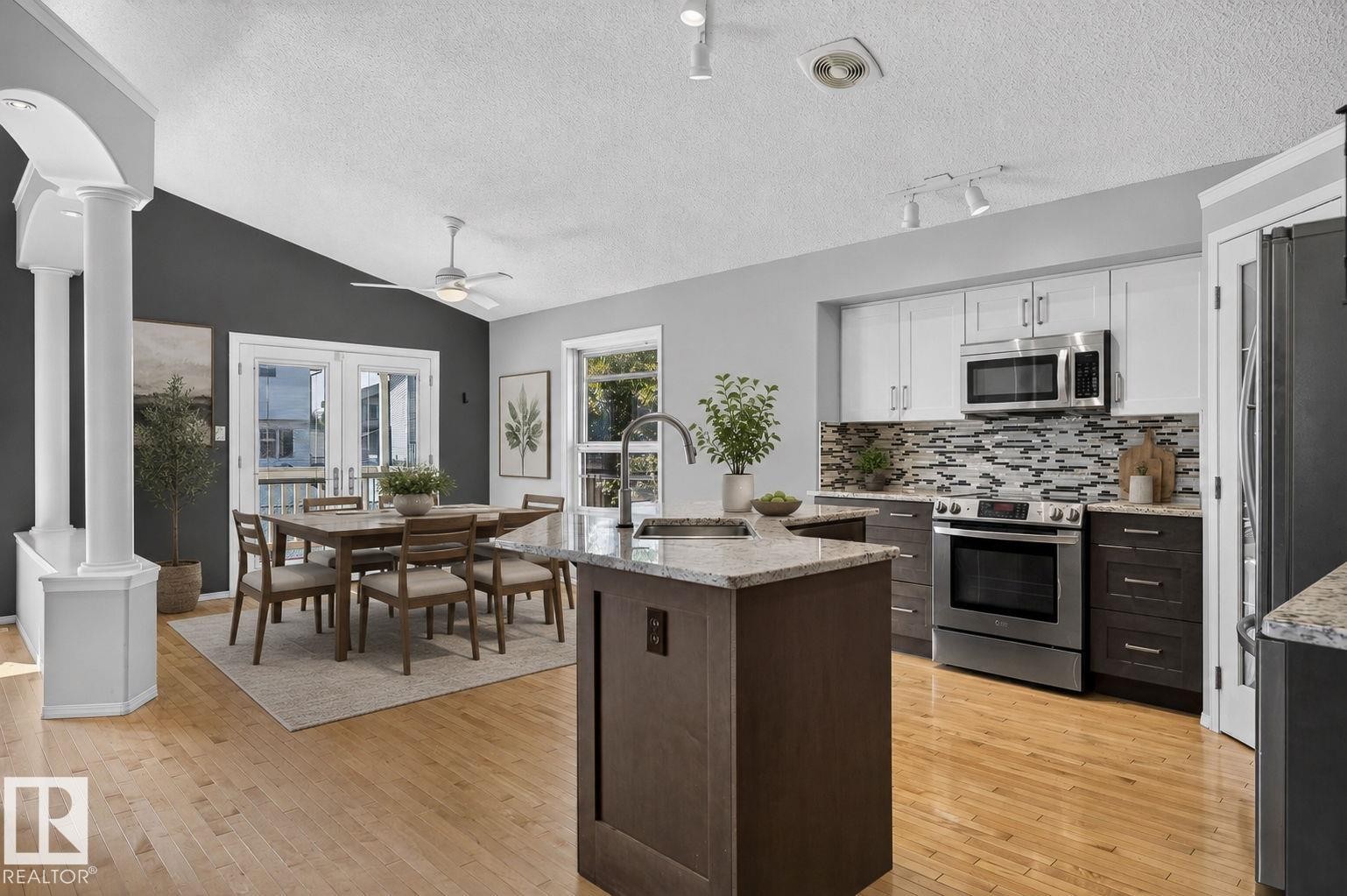 227 Wyman Lane Nw, Edmonton, AB - Indoor Photo Showing Kitchen With Upgraded Kitchen