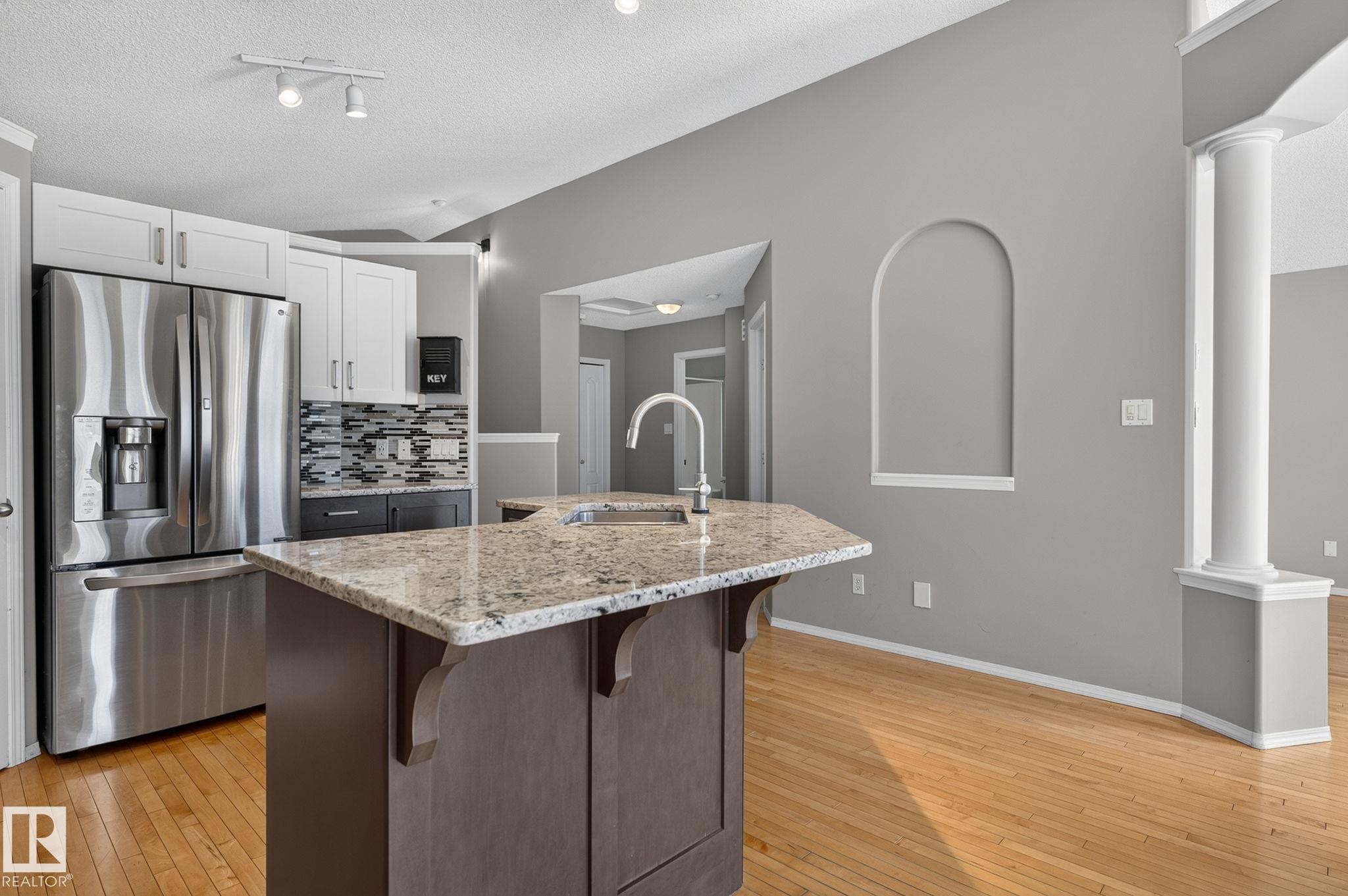 227 Wyman Lane Nw, Edmonton, AB - Indoor Photo Showing Kitchen With Upgraded Kitchen