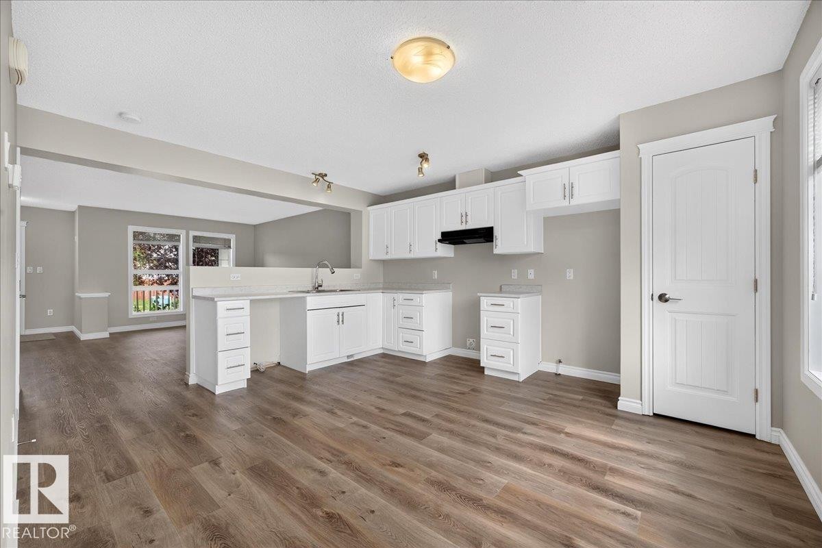 8305 Ellis Crescent Nw, Edmonton, AB - Indoor Photo Showing Kitchen