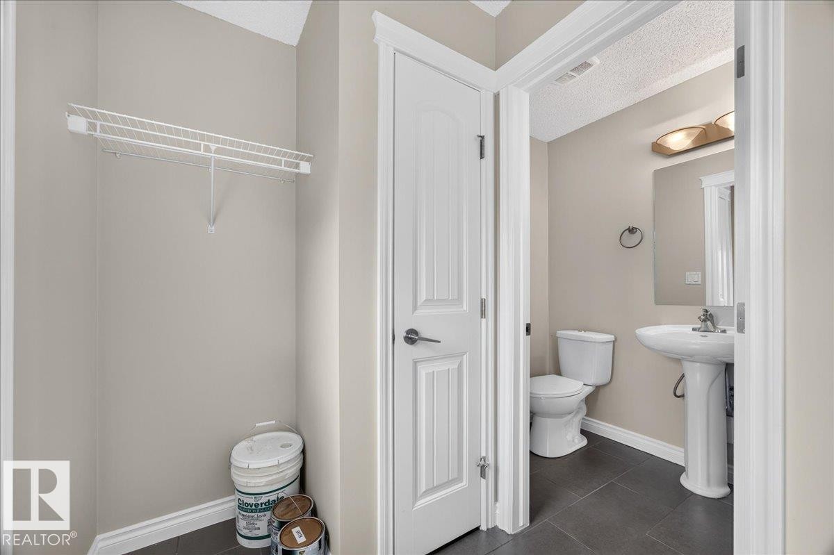 8305 Ellis Crescent Nw, Edmonton, AB - Indoor Photo Showing Bathroom