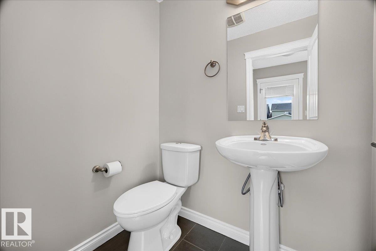 8305 Ellis Crescent Nw, Edmonton, AB - Indoor Photo Showing Bathroom