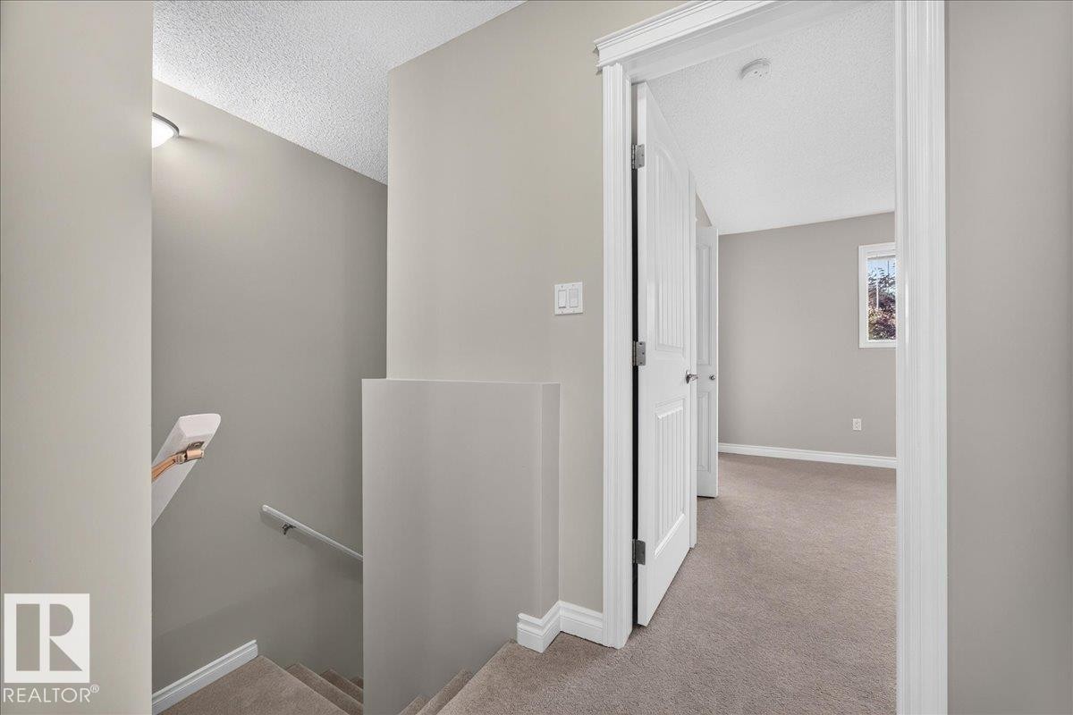 8305 Ellis Crescent Nw, Edmonton, AB - Indoor Photo Showing Other Room