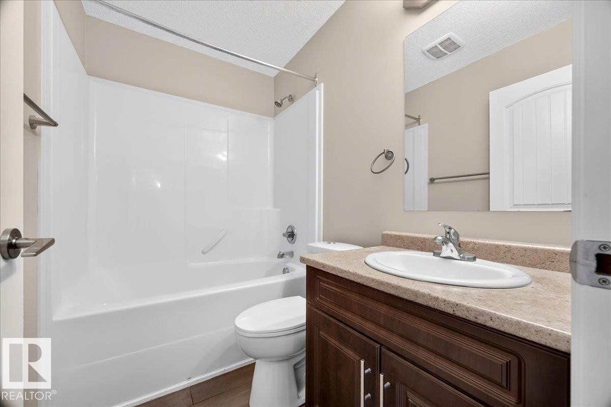 8305 Ellis Crescent Nw, Edmonton, AB - Indoor Photo Showing Bathroom
