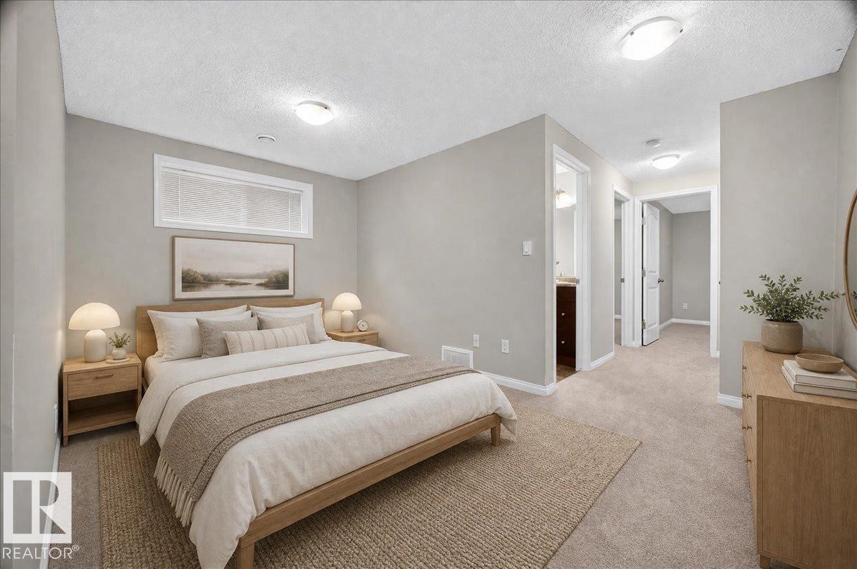 8305 Ellis Crescent Nw, Edmonton, AB - Indoor Photo Showing Bedroom