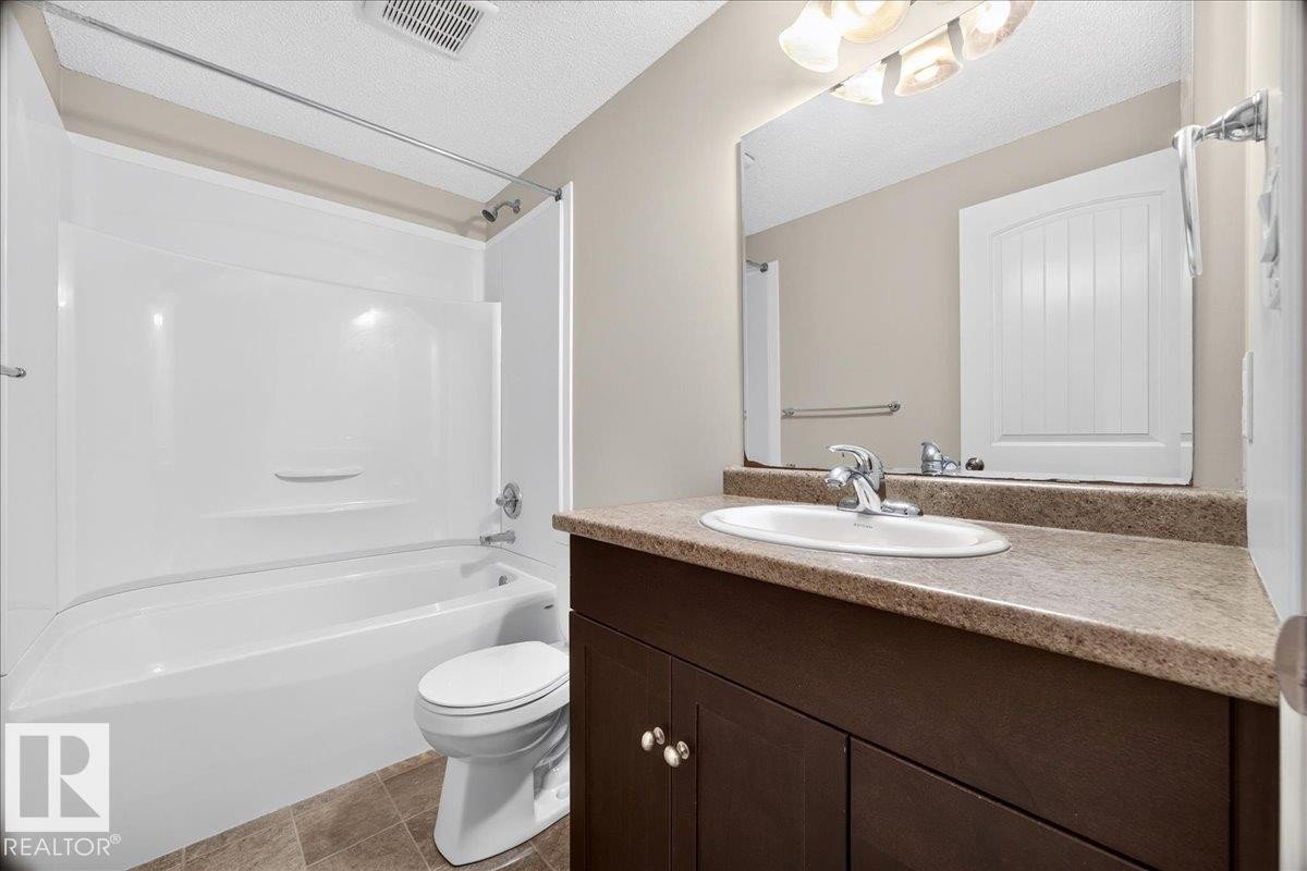 8305 Ellis Crescent Nw, Edmonton, AB - Indoor Photo Showing Bathroom
