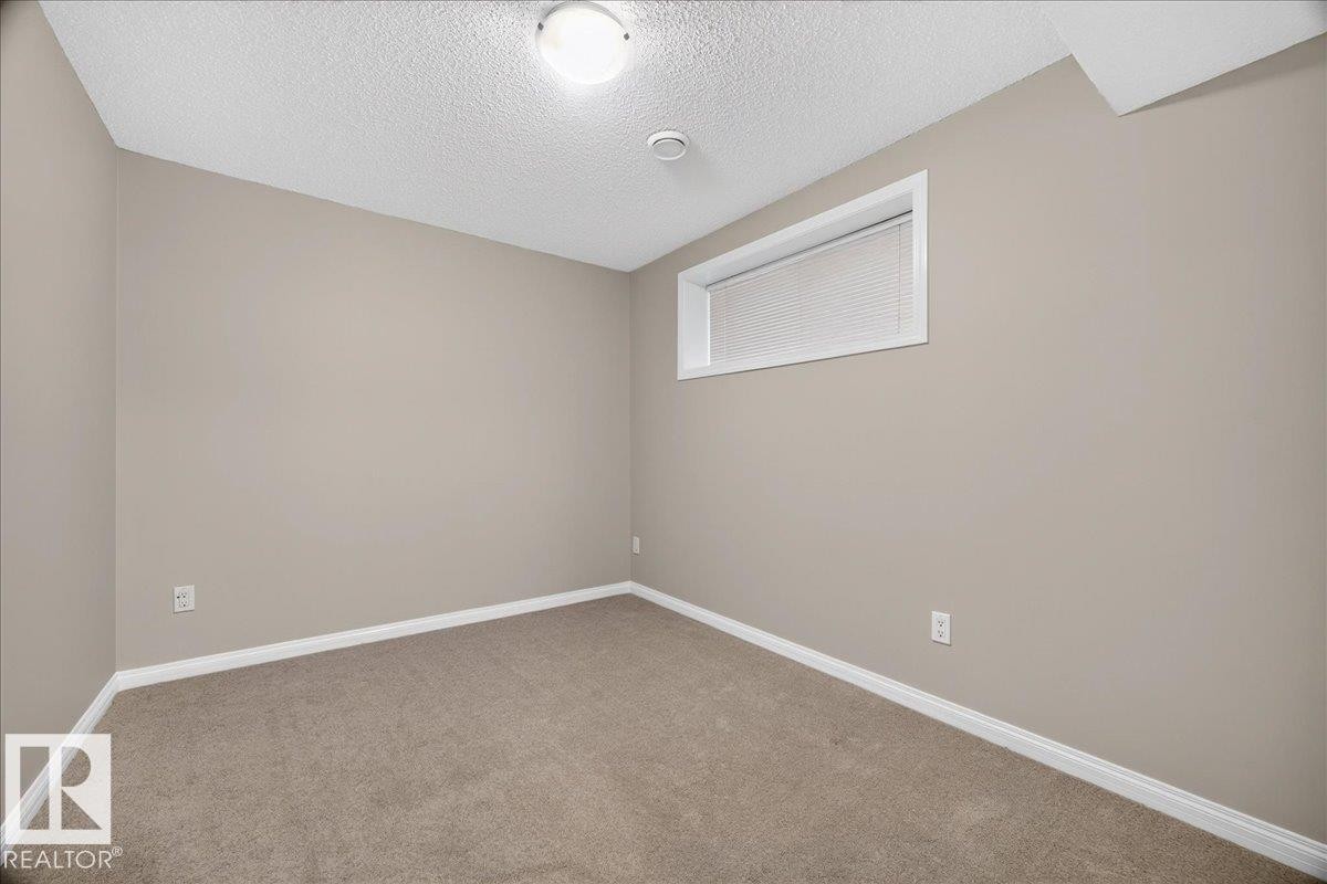 8305 Ellis Crescent Nw, Edmonton, AB - Indoor Photo Showing Other Room