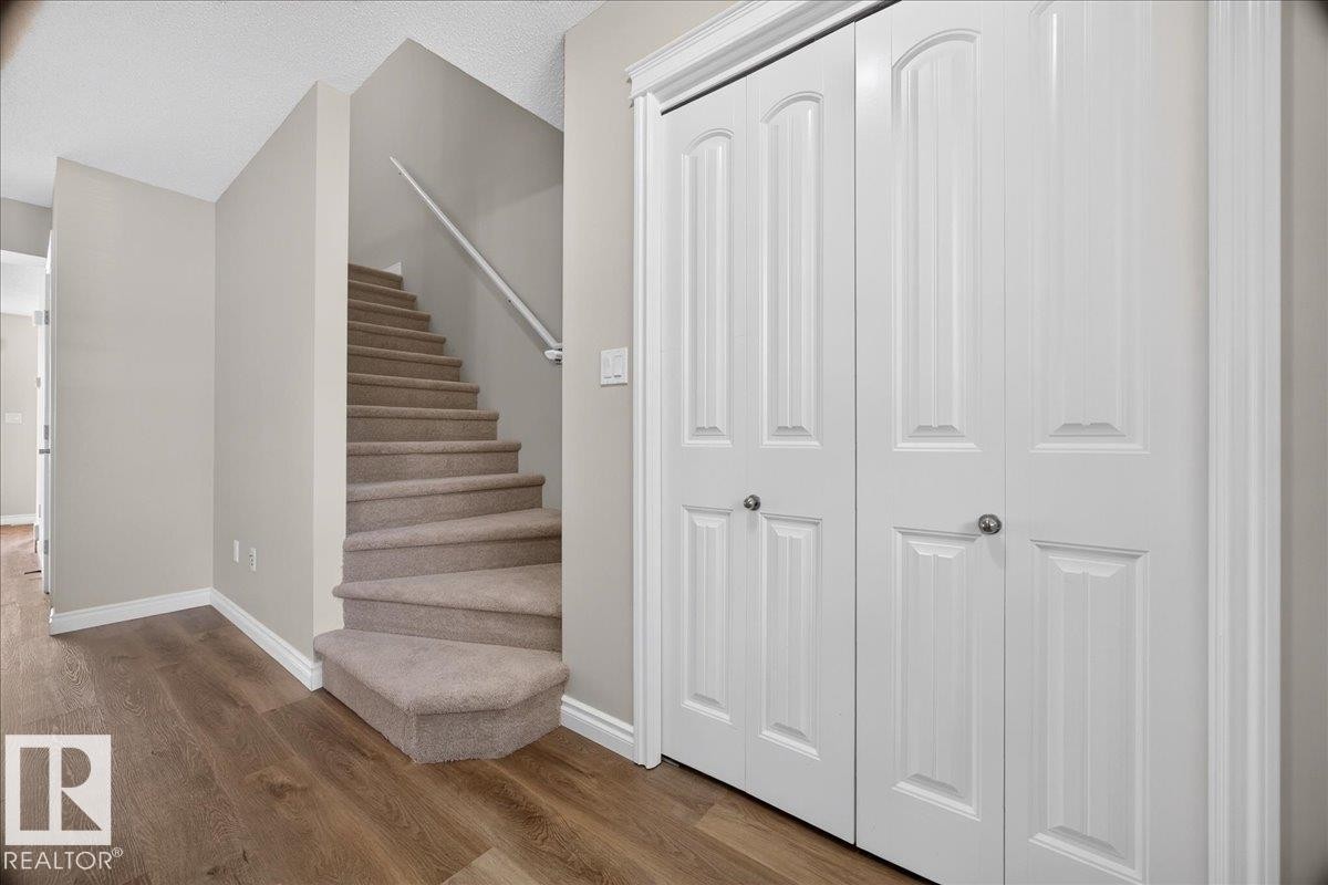 8305 Ellis Crescent Nw, Edmonton, AB - Indoor Photo Showing Other Room