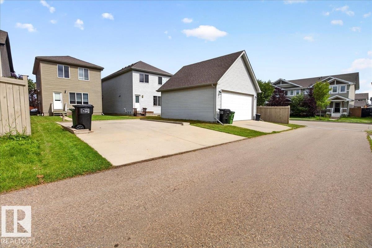 8305 Ellis Crescent Nw, Edmonton, AB - Outdoor