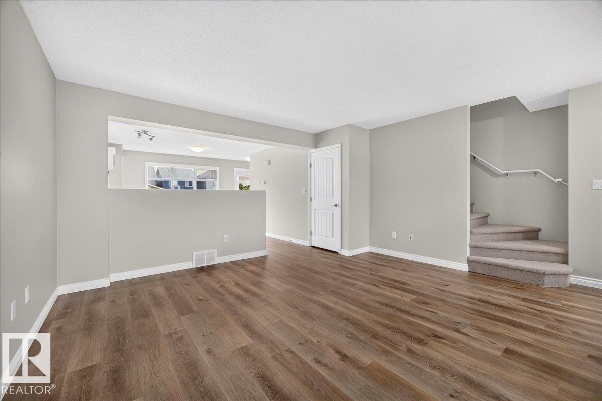 8305 Ellis Crescent Nw, Edmonton, AB - Indoor Photo Showing Other Room