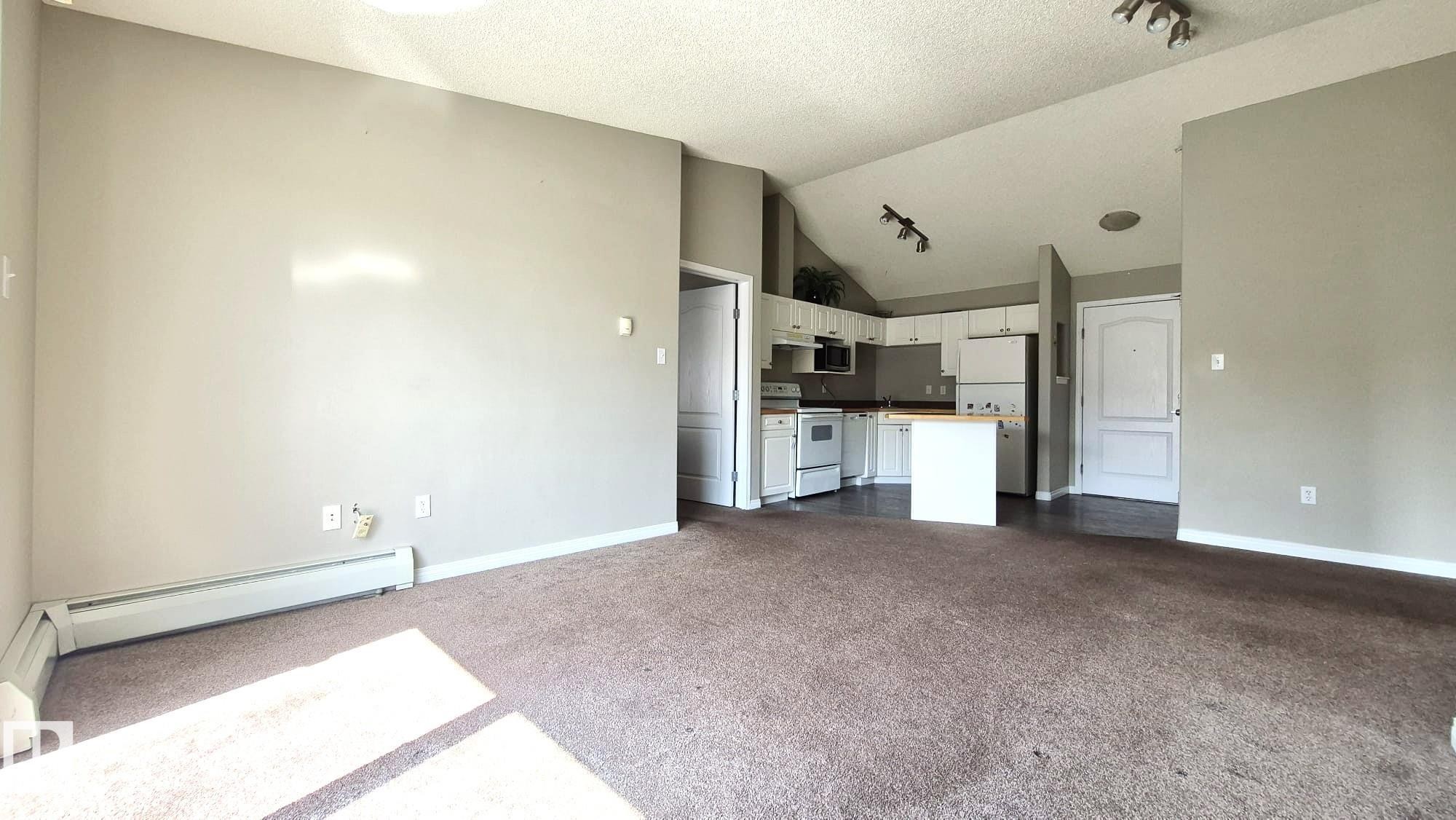 #422 151 Edwards Dr Sw, Edmonton, AB - Indoor Photo Showing Other Room