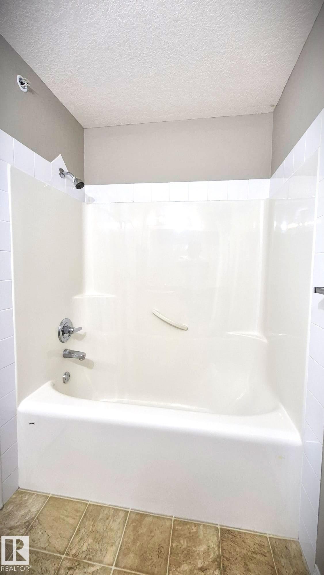 #422 151 Edwards Dr Sw, Edmonton, AB - Indoor Photo Showing Bathroom