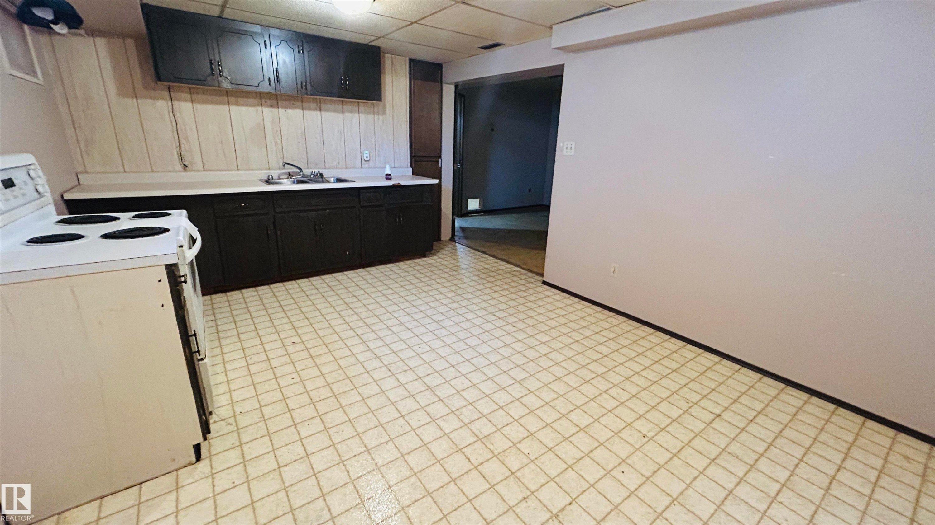 5102 57, Cold Lake, AB - Indoor