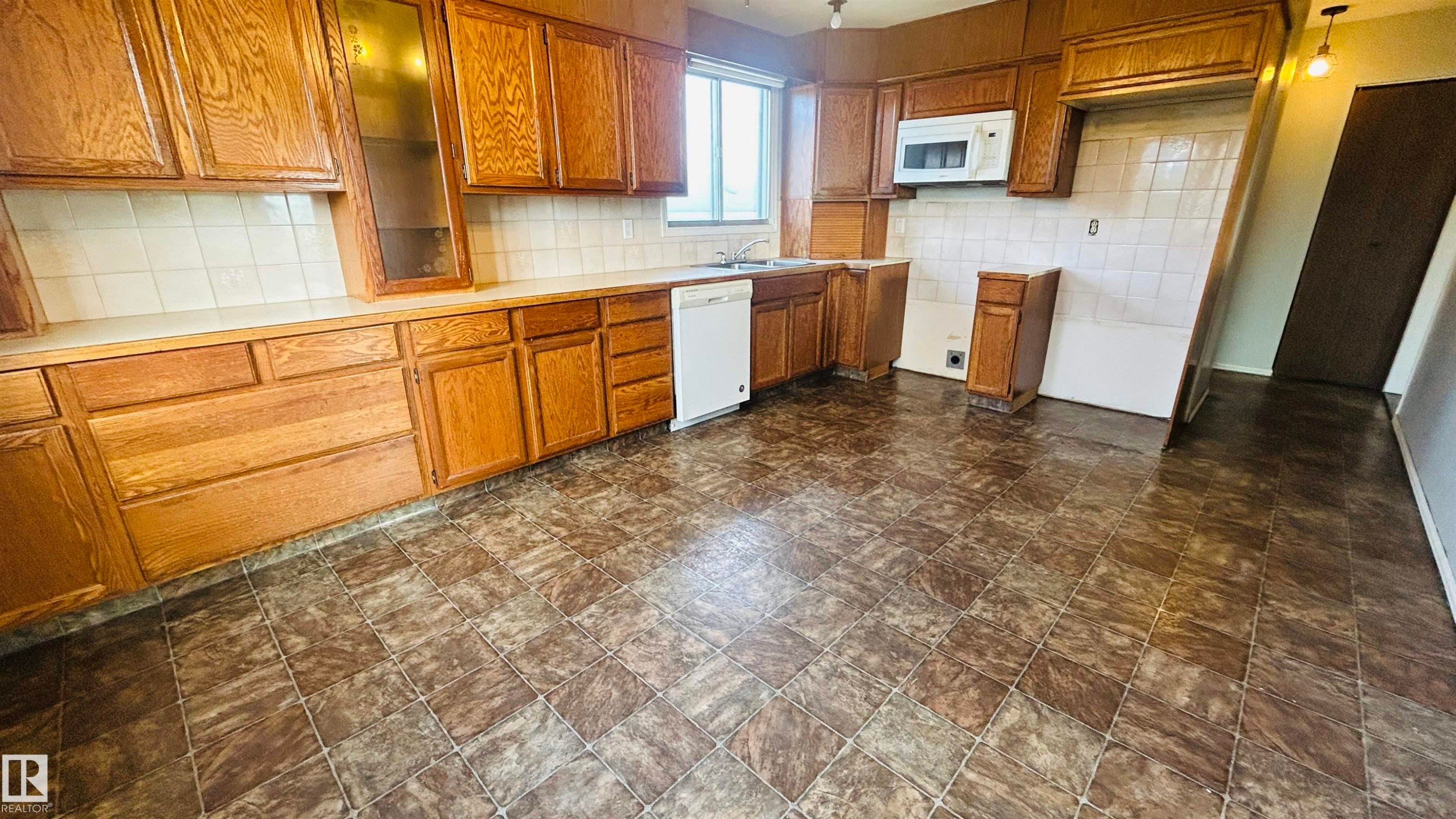 5102 57, Cold Lake, AB - Indoor Photo Showing Kitchen