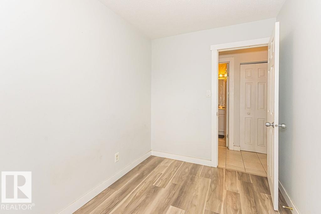 #5 14205 82 St Nw, Edmonton, AB - Indoor Photo Showing Other Room