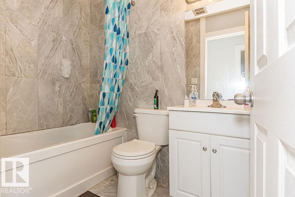#5 14205 82 St Nw, Edmonton, AB - Indoor Photo Showing Bathroom
