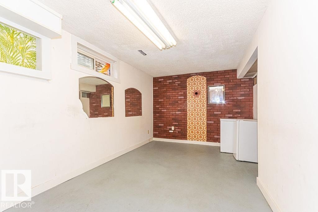 #5 14205 82 St Nw, Edmonton, AB - Indoor Photo Showing Other Room