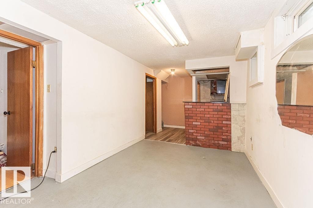 #5 14205 82 St Nw, Edmonton, AB - Indoor Photo Showing Other Room