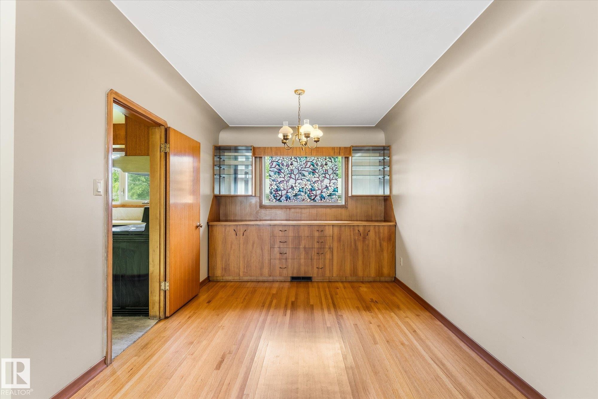 15930 93 Avenue Nw, Edmonton, AB - Indoor Photo Showing Other Room