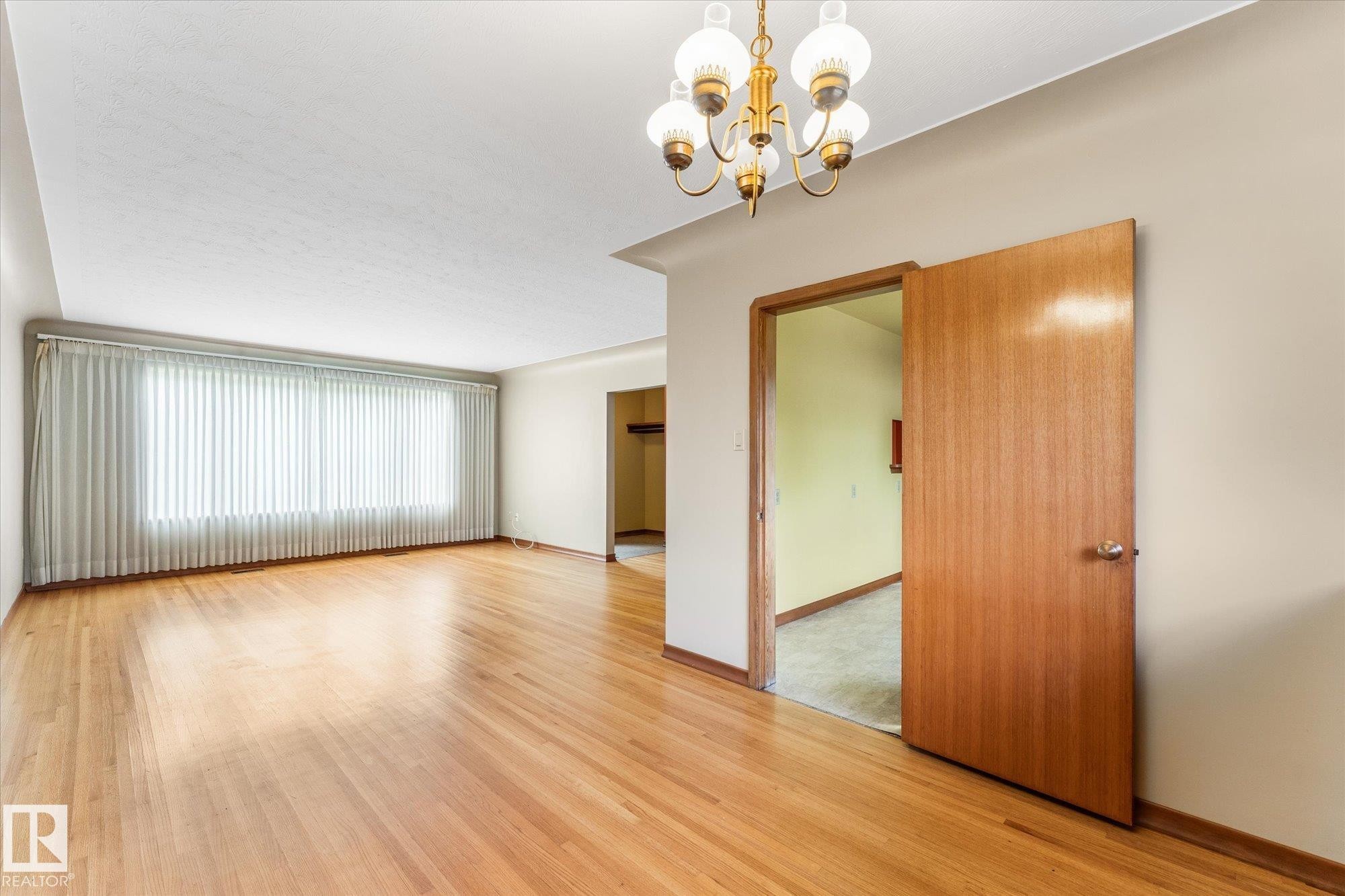 15930 93 Avenue Nw, Edmonton, AB - Indoor Photo Showing Other Room
