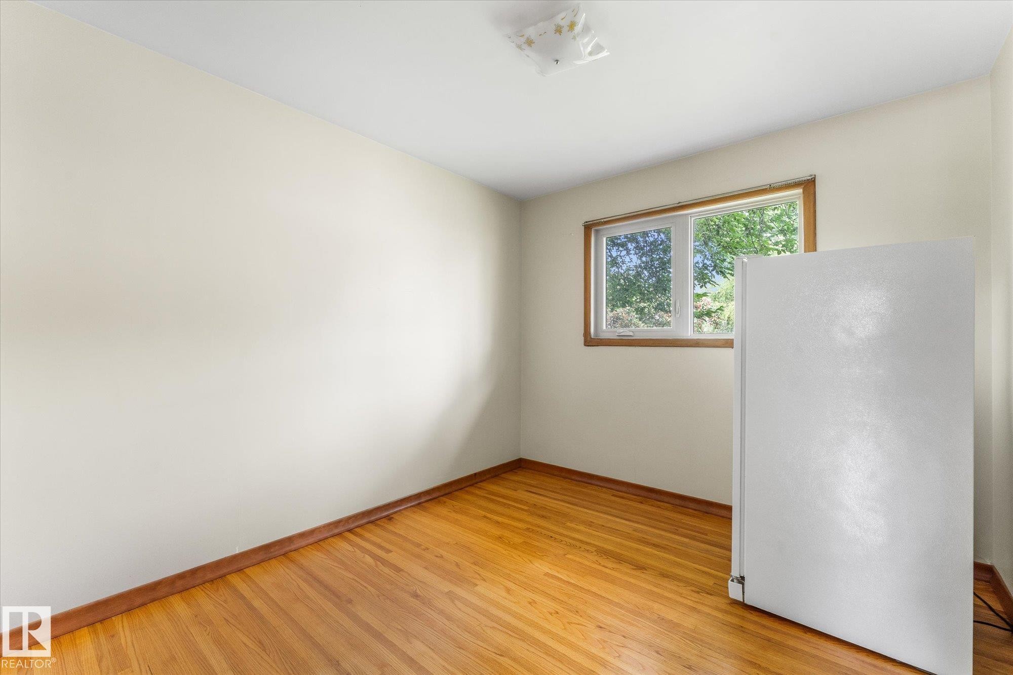 15930 93 Avenue Nw, Edmonton, AB - Indoor Photo Showing Other Room