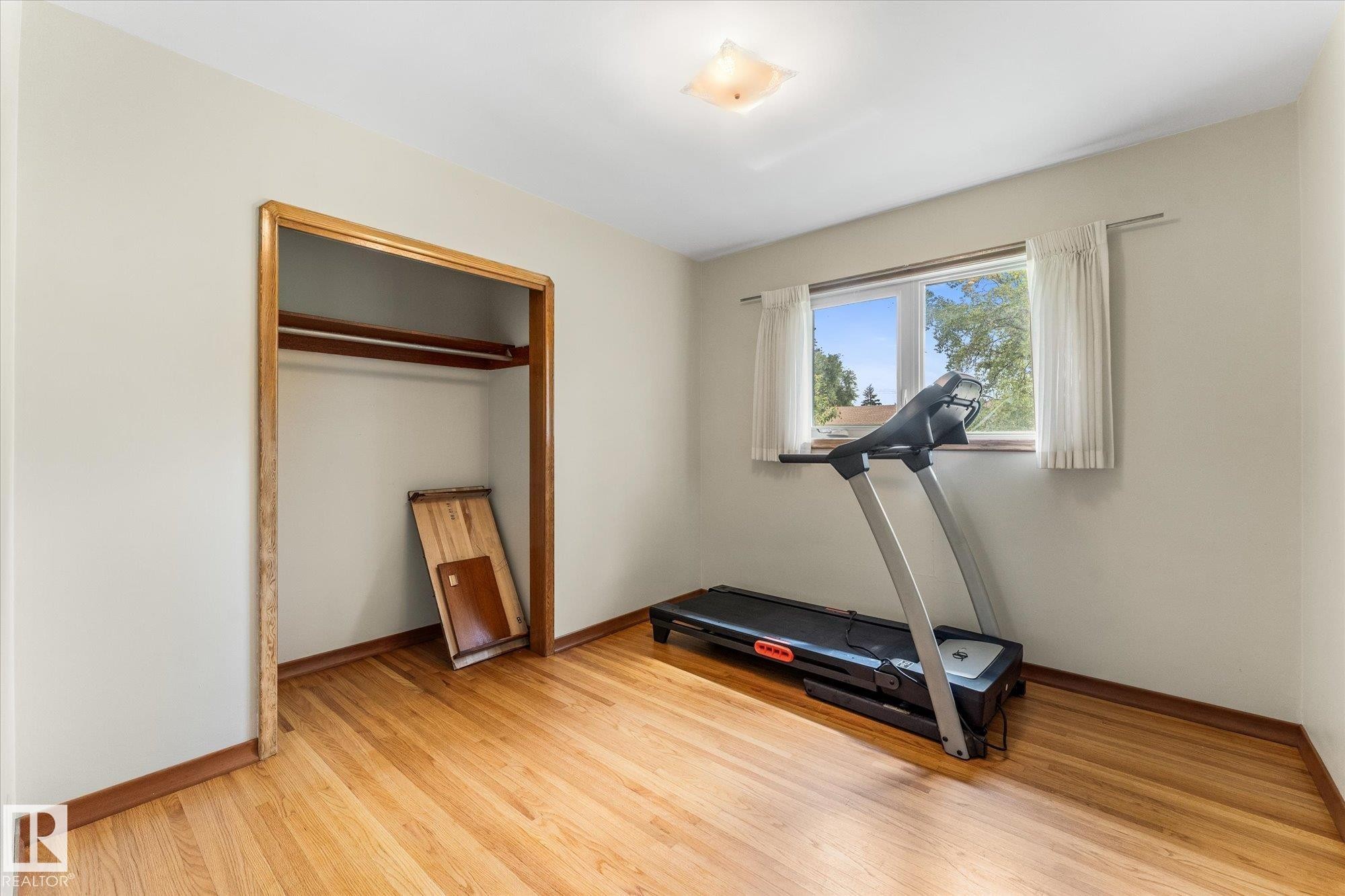 15930 93 Avenue Nw, Edmonton, AB - Indoor Photo Showing Gym Room