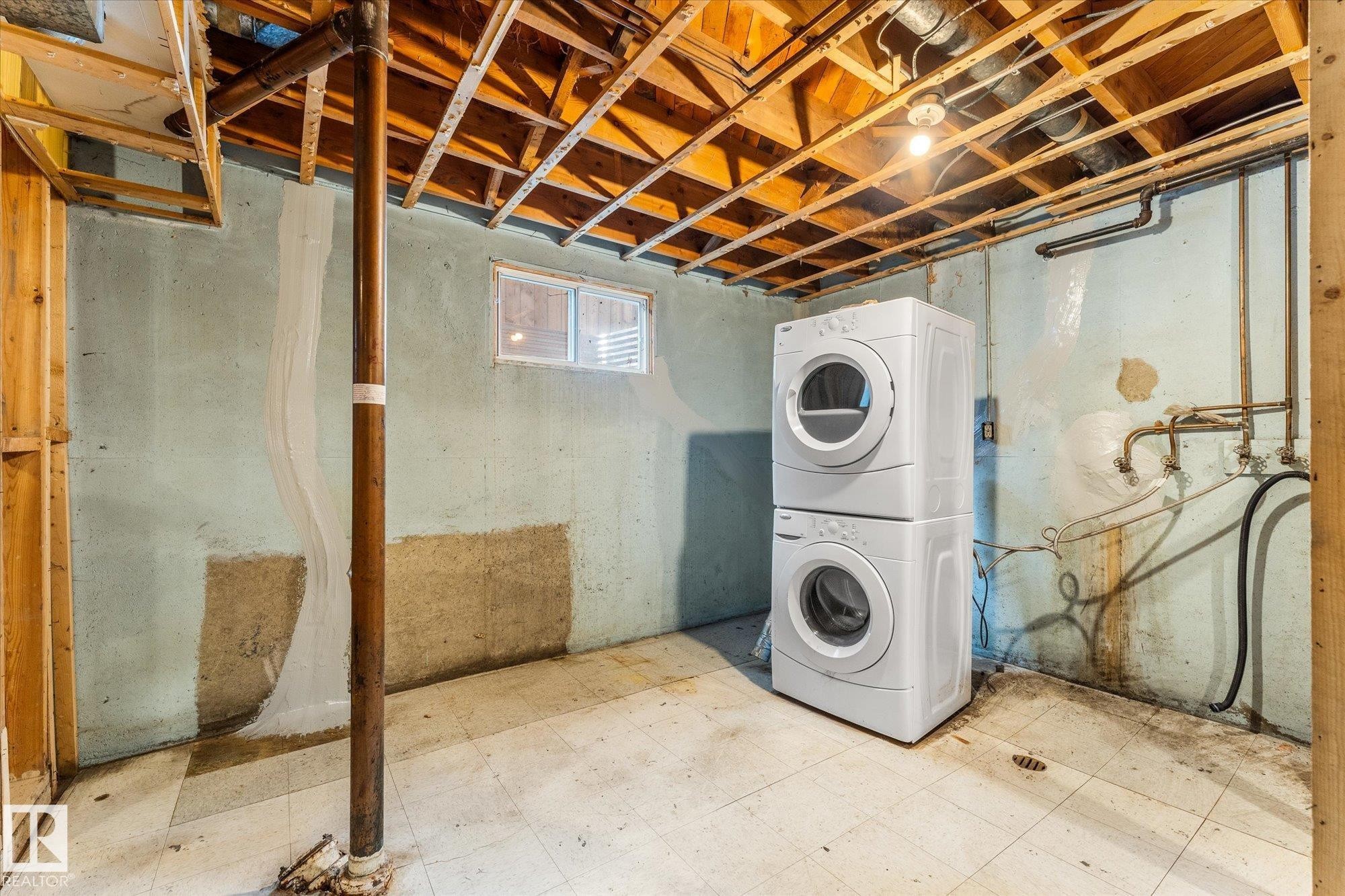 15930 93 Avenue Nw, Edmonton, AB - Indoor Photo Showing Laundry Room