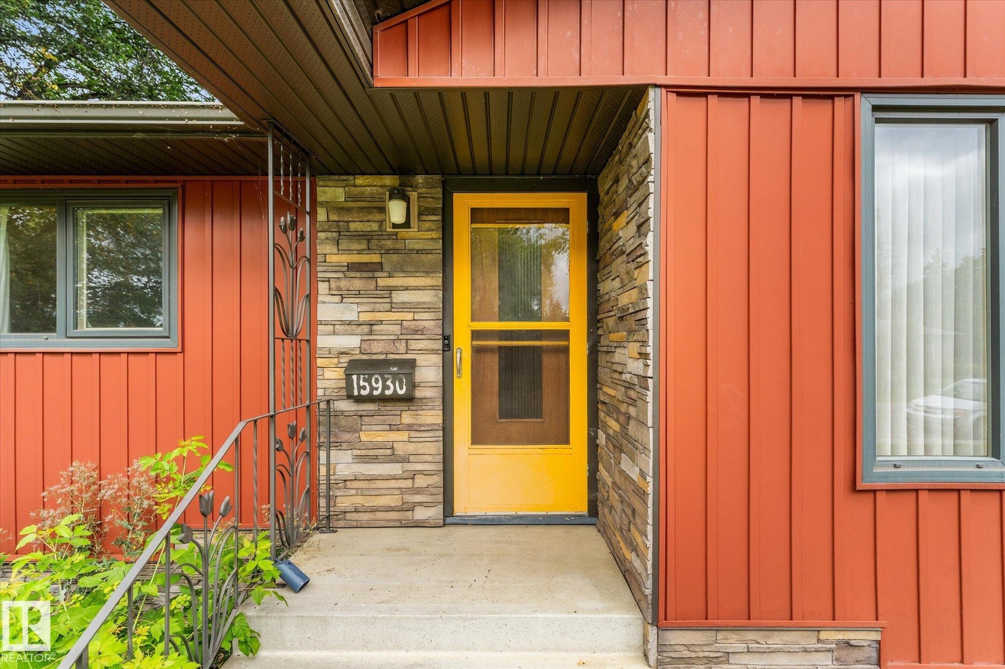 15930 93 Avenue Nw, Edmonton, AB - Outdoor With Exterior
