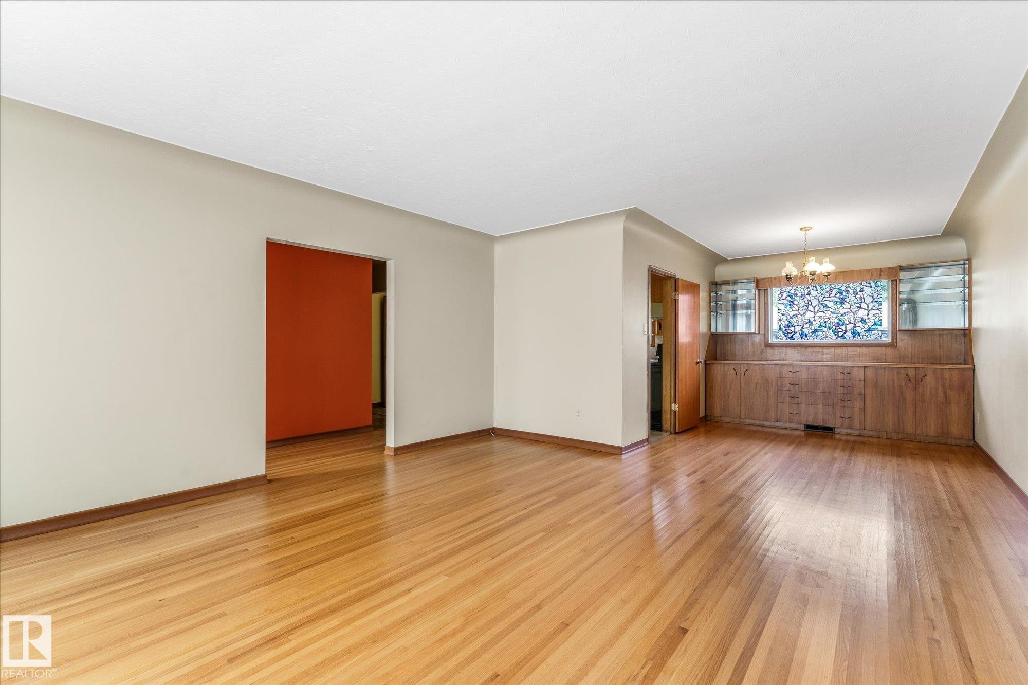 15930 93 Avenue Nw, Edmonton, AB - Indoor Photo Showing Other Room