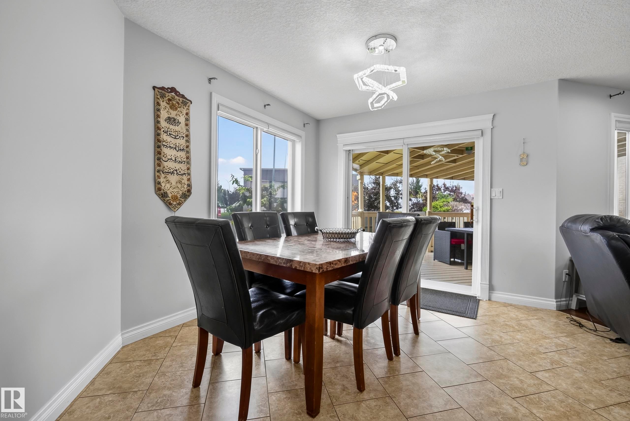 16604 59 Street Nw, Edmonton, AB - Indoor Photo Showing Dining Room