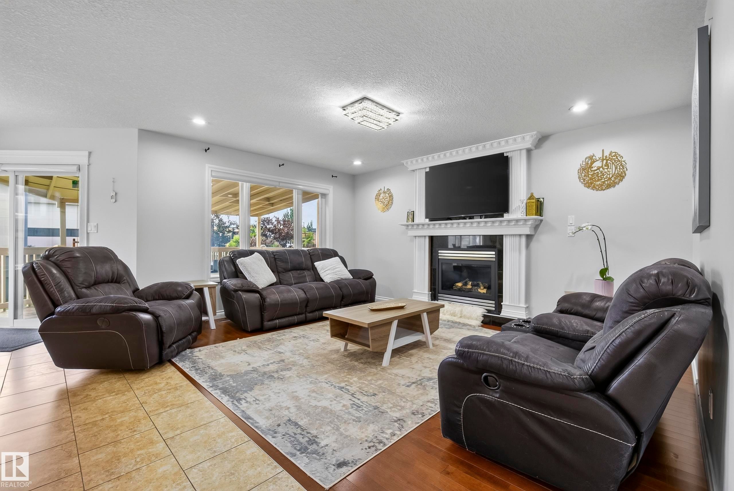 16604 59 Street Nw, Edmonton, AB - Indoor Photo Showing Living Room With Fireplace