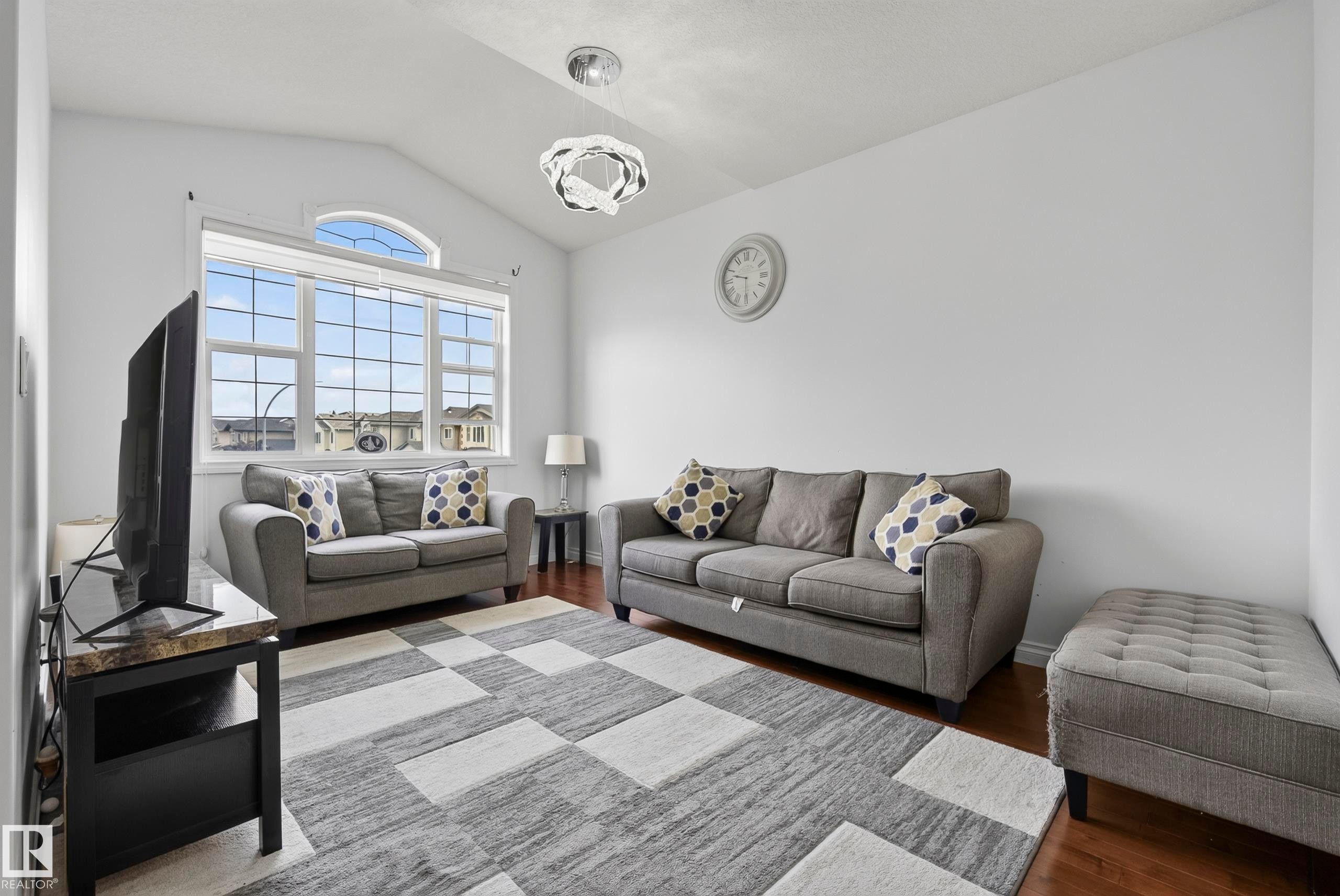 16604 59 Street Nw, Edmonton, AB - Indoor Photo Showing Living Room