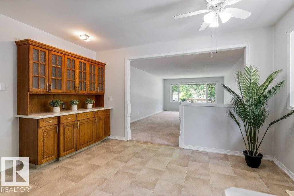 11217 38 Street Nw, Edmonton, AB - Indoor Photo Showing Other Room
