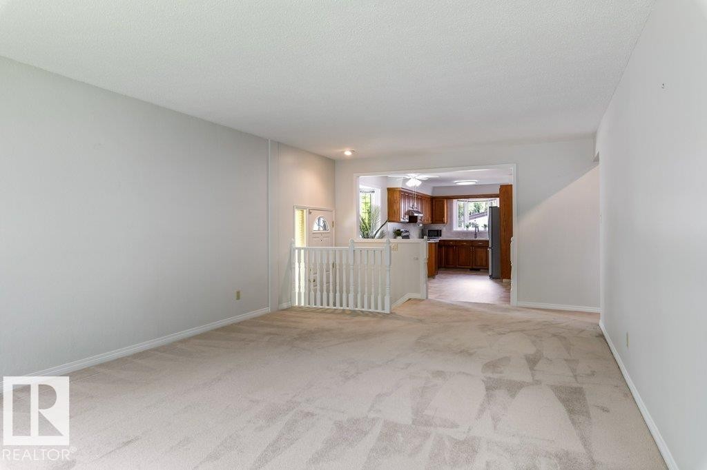 11217 38 Street Nw, Edmonton, AB - Indoor Photo Showing Other Room