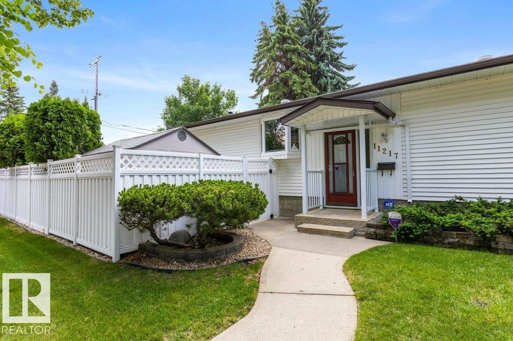 11217 38 Street Nw, Edmonton, AB - Outdoor