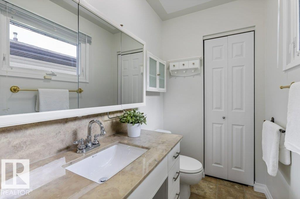 11217 38 Street Nw, Edmonton, AB - Indoor Photo Showing Bathroom