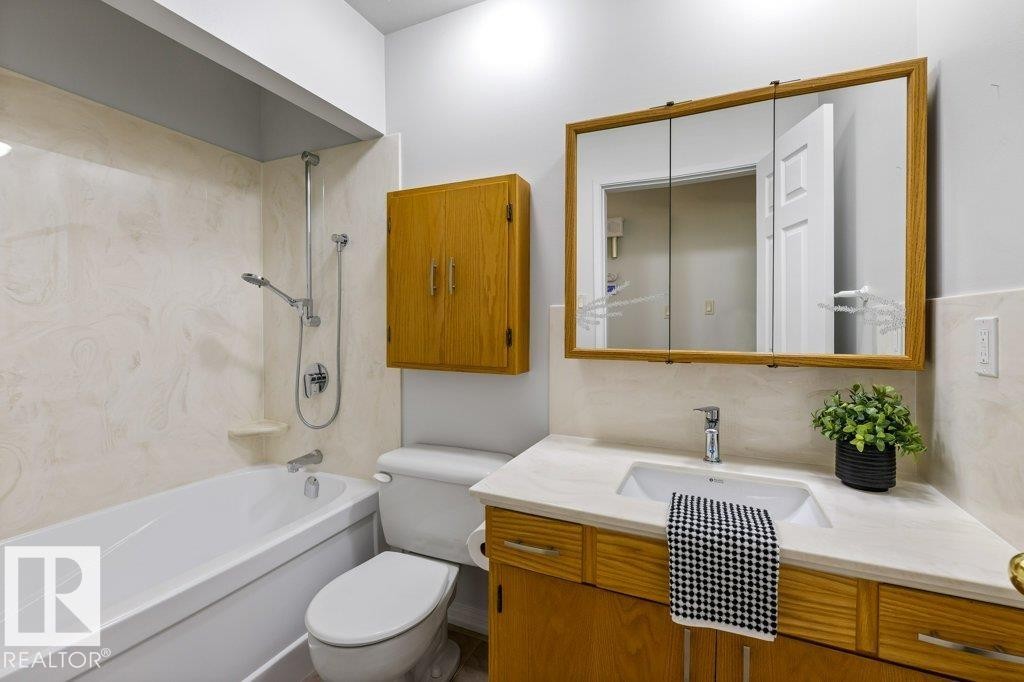 11217 38 Street Nw, Edmonton, AB - Indoor Photo Showing Bathroom