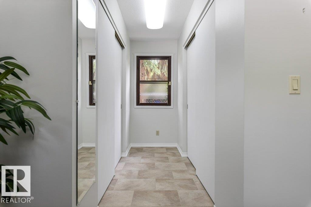 11217 38 Street Nw, Edmonton, AB - Indoor Photo Showing Other Room