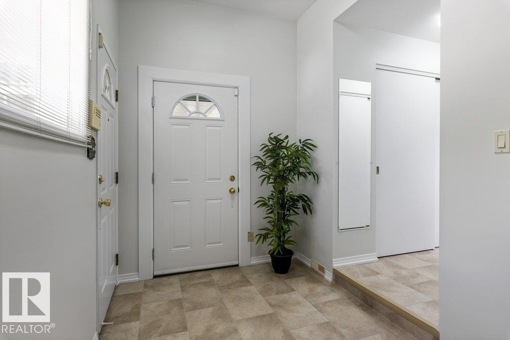 11217 38 Street Nw, Edmonton, AB - Indoor Photo Showing Other Room
