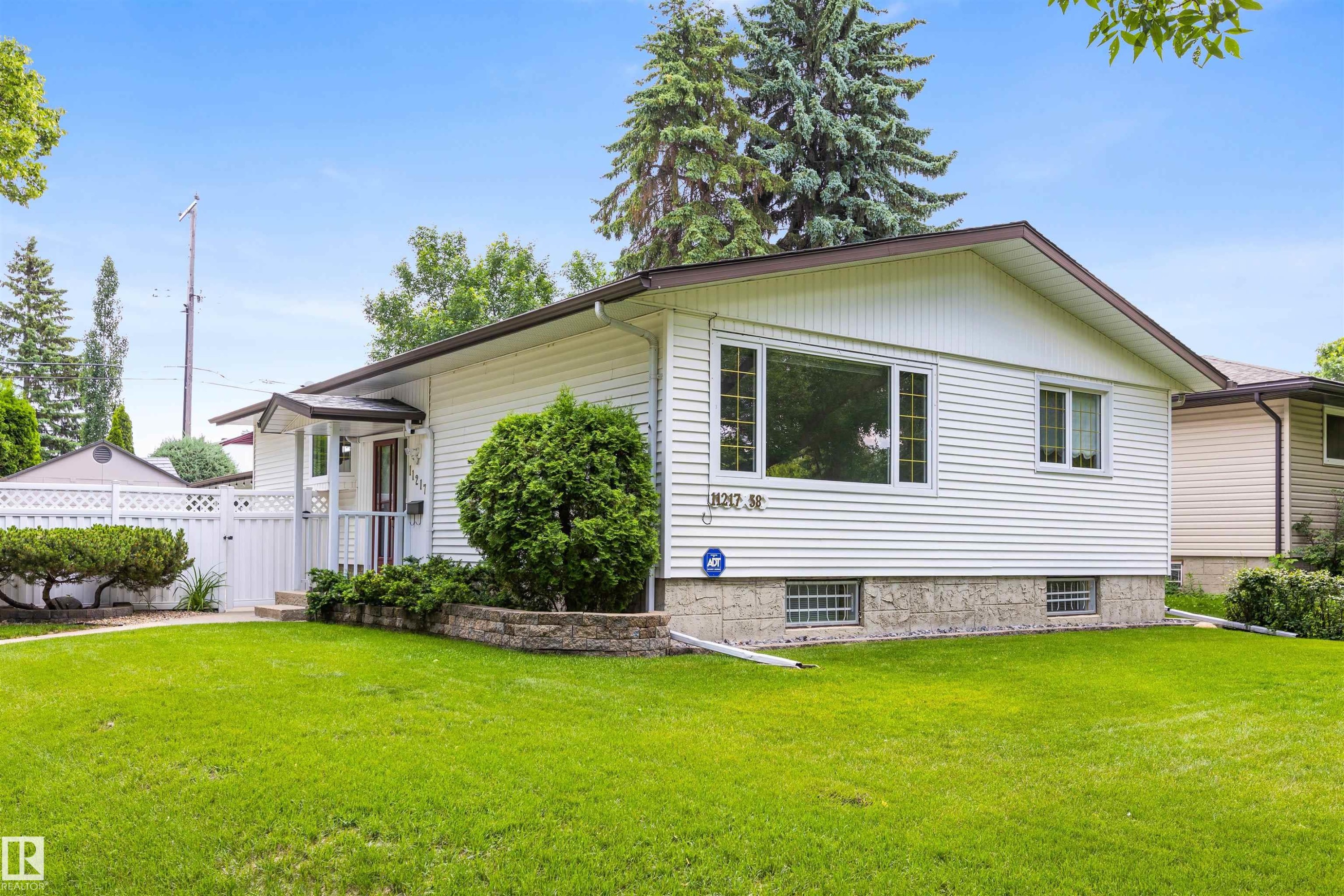 11217 38 Street Nw, Edmonton, AB - Outdoor