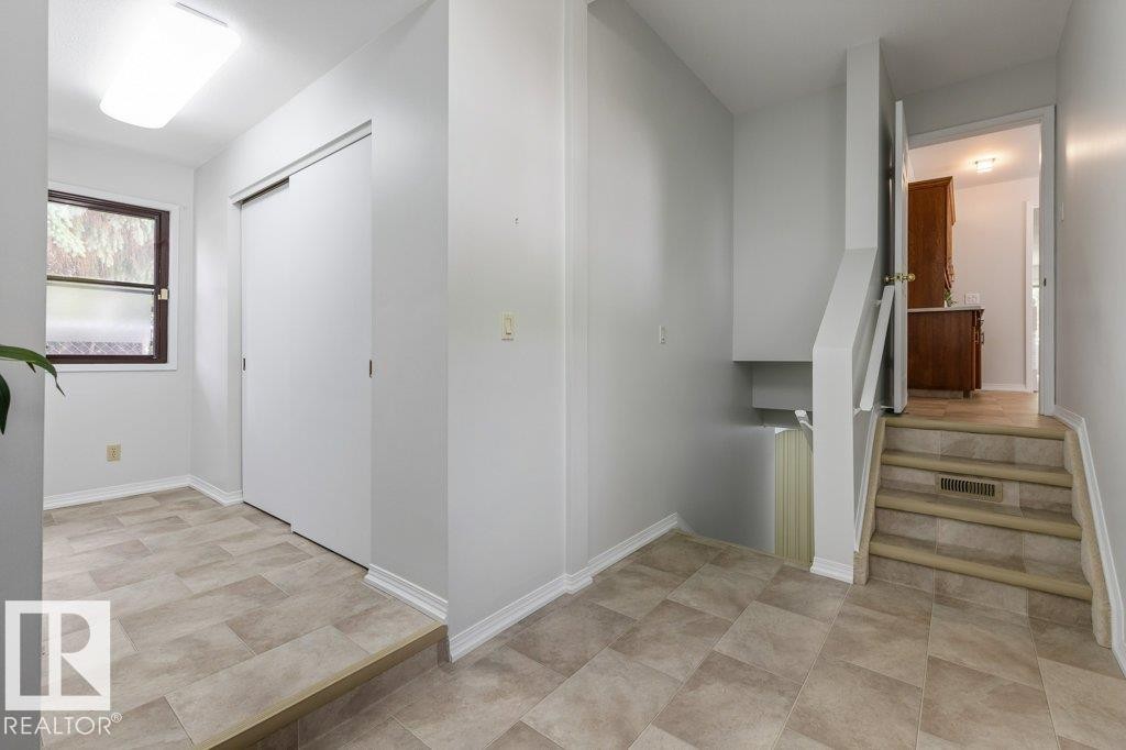 11217 38 Street Nw, Edmonton, AB - Indoor Photo Showing Other Room