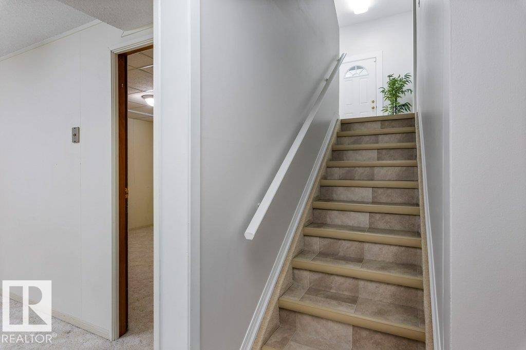 11217 38 Street Nw, Edmonton, AB - Indoor Photo Showing Other Room