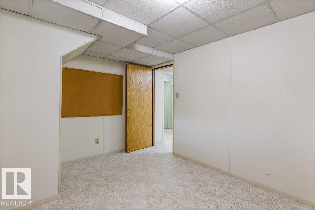 11217 38 Street Nw, Edmonton, AB - Indoor Photo Showing Other Room