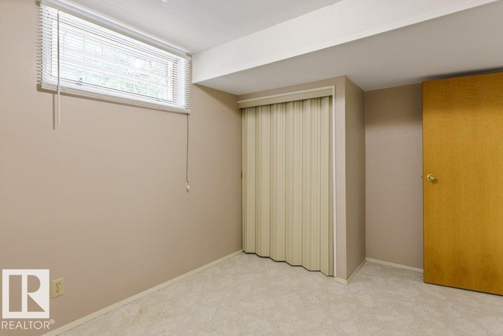 11217 38 Street Nw, Edmonton, AB - Indoor Photo Showing Other Room