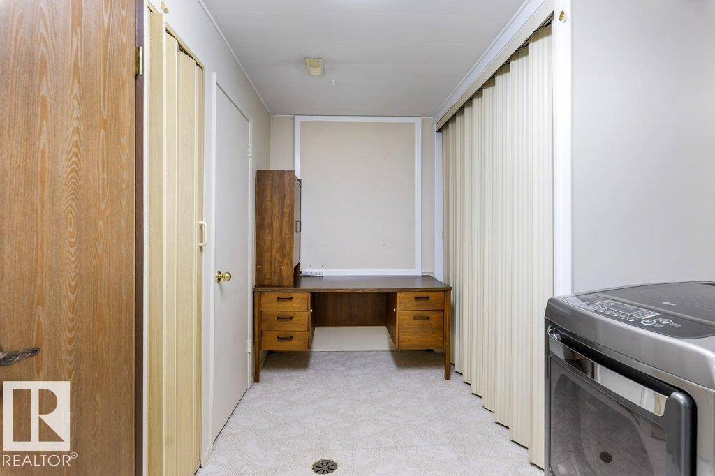 11217 38 Street Nw, Edmonton, AB - Indoor