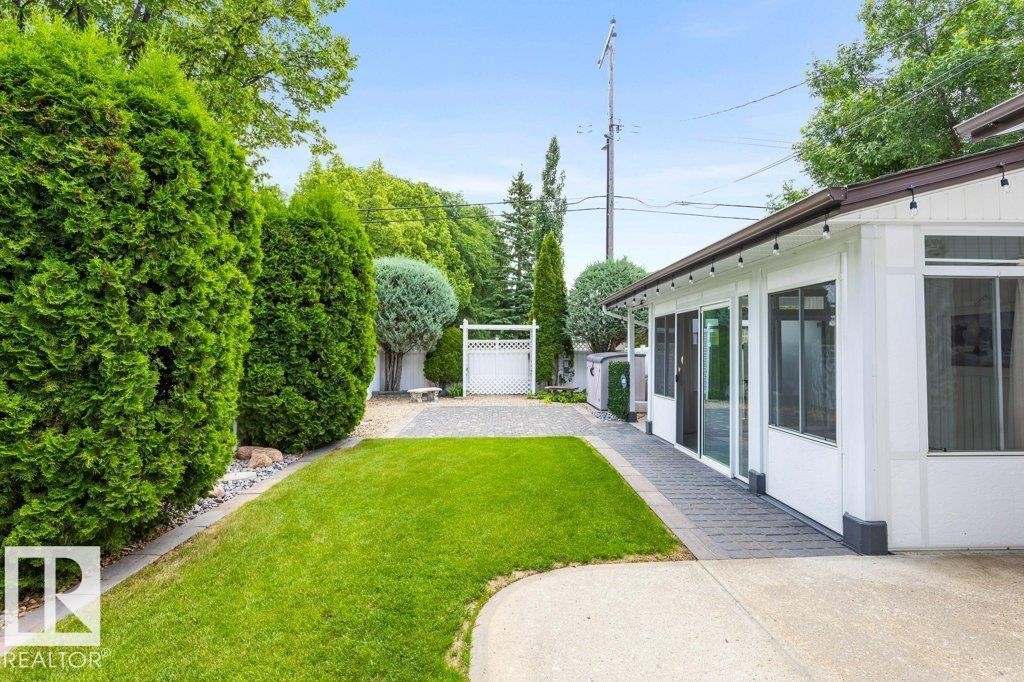 11217 38 Street Nw, Edmonton, AB - Outdoor