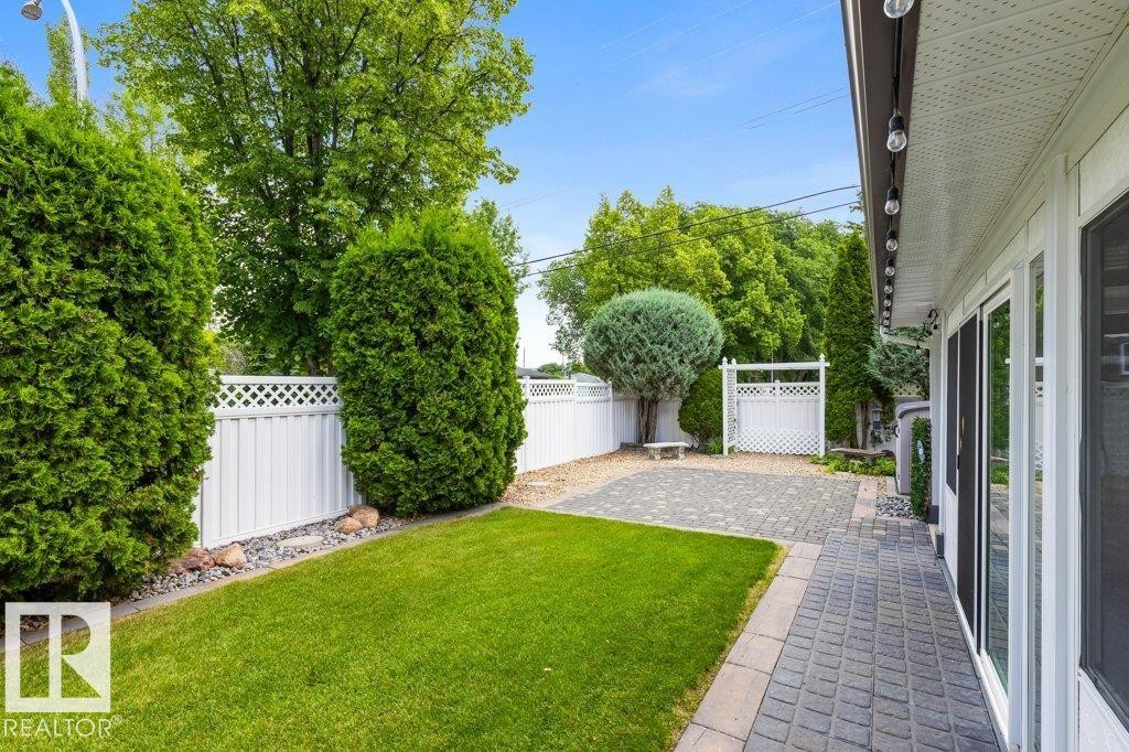 11217 38 Street Nw, Edmonton, AB - Outdoor